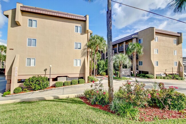 Building Photo - 3056 S Fletcher Ave
