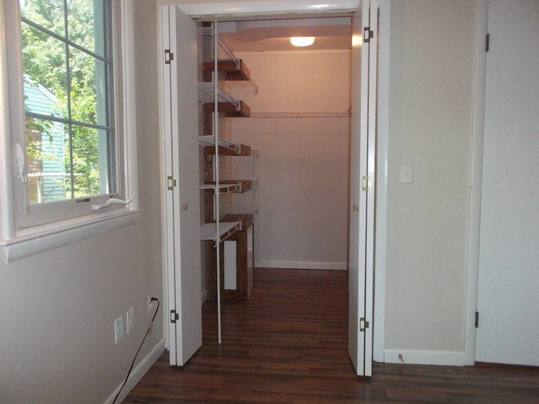 Building Photo - 38 Benedict St