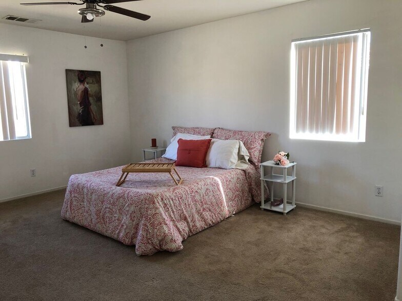 Building Photo - 10620 Cactus Dr