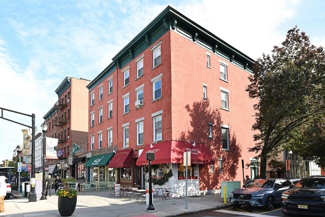 Building Photo - 201 Washington St