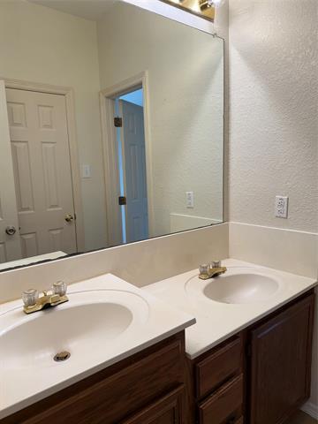 Building Photo - 1704 Vista Verde Cir