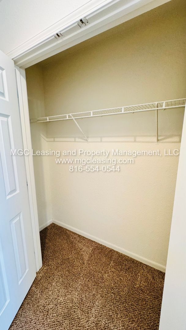 Building Photo - Holiday Special at Creekwood Park-$1,000 Rent Credit w/ 15 mo lease!