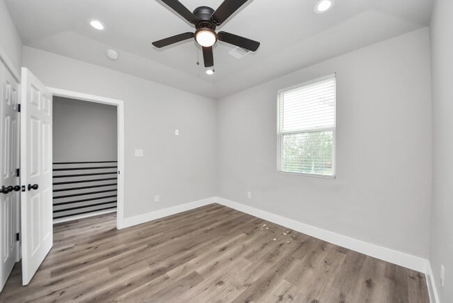 Building Photo - 19104 Sears Dr