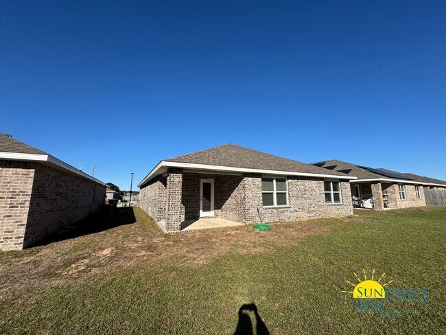 Building Photo - Beautiful 4 Bedroom Home in South Crestview!