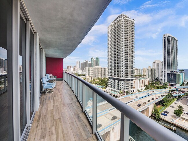Building Photo - 2602 E Hallandale Beach Blvd