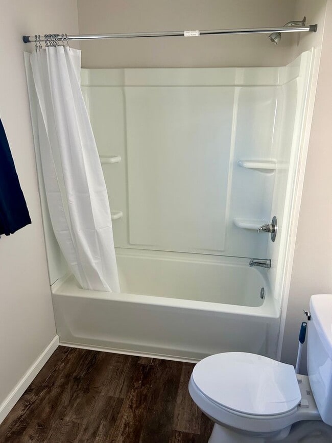 Building Photo - Recently Remodeled 3-Bed/1-Bath House in B...