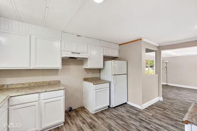 Building Photo - 4321 Ridgeway Ave