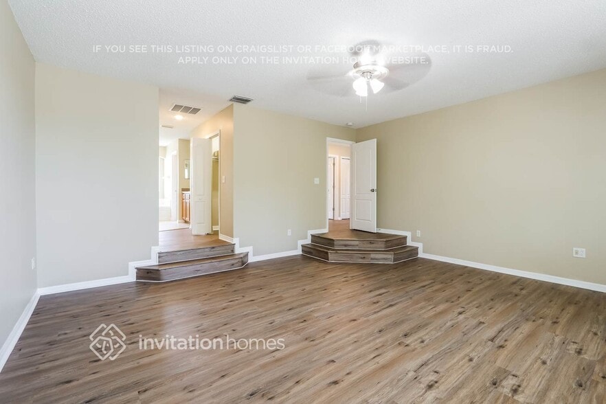 Building Photo - 11429 Village Brook Dr