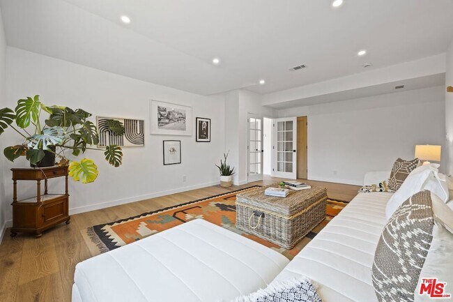 Building Photo - 1131 Rancho Dr