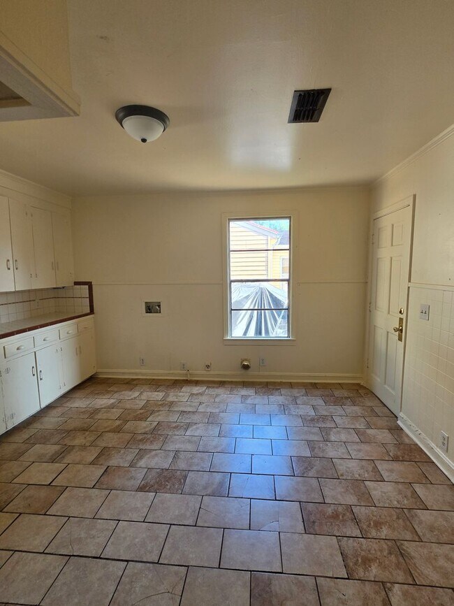 Building Photo - 4022 Golf Links Blvd