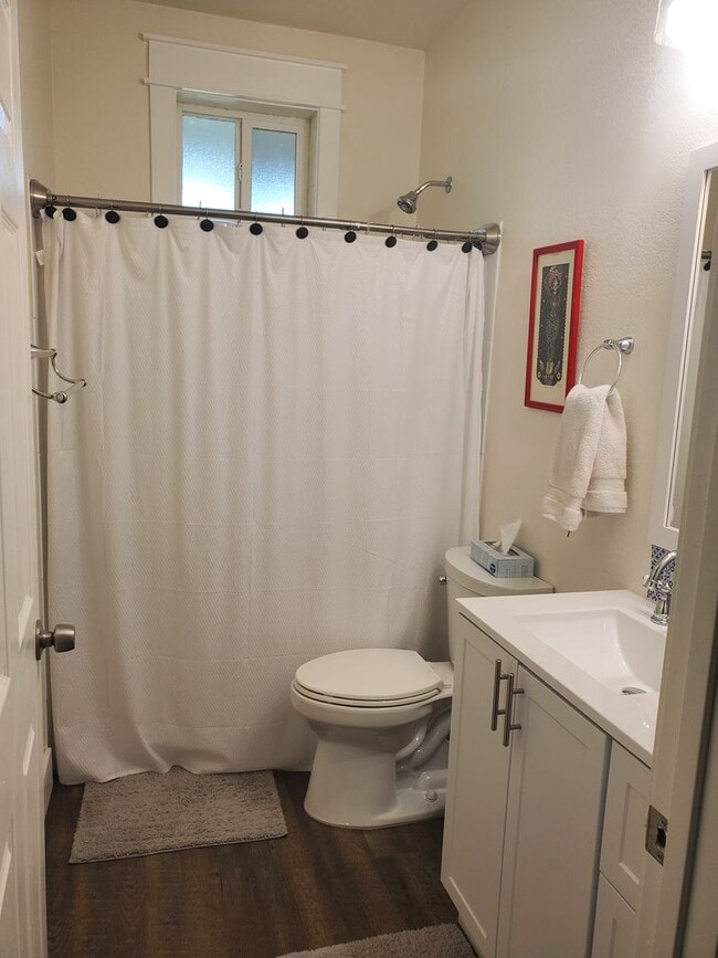 Building Photo - Fully Furnished cozy two-bedroom house