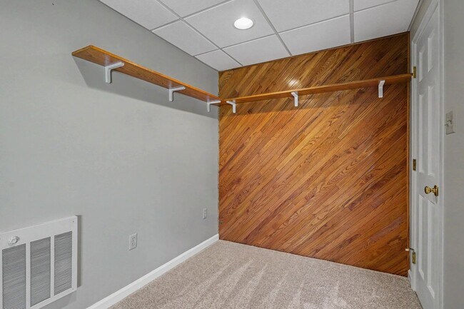 Building Photo - 209 Casparus Way