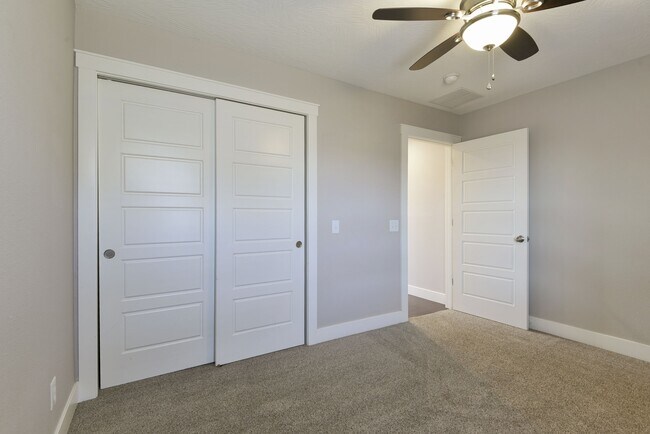 Building Photo - 343 Holts Lake Dr