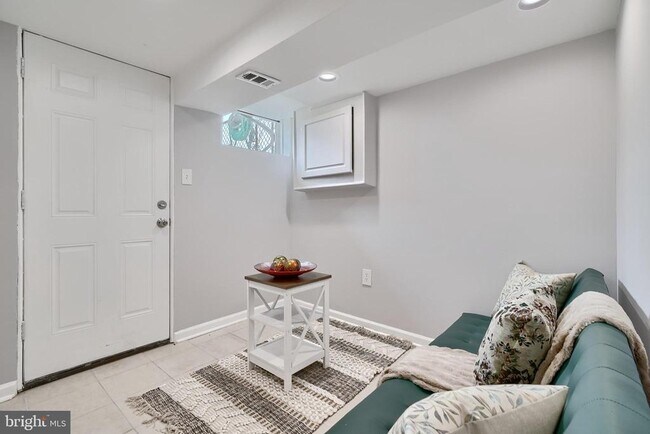 Building Photo - 2845 Plainfield Rd