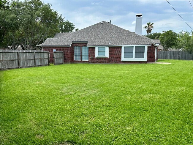 Building Photo - 5035 Chappel Hill Dr