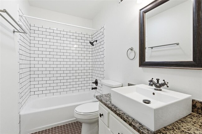 Building Photo - 48 Woodstone Square