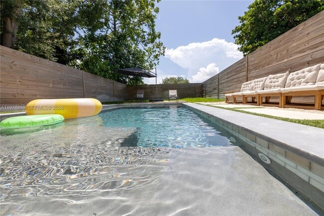 Building Photo - 8850 NE 8th Ct