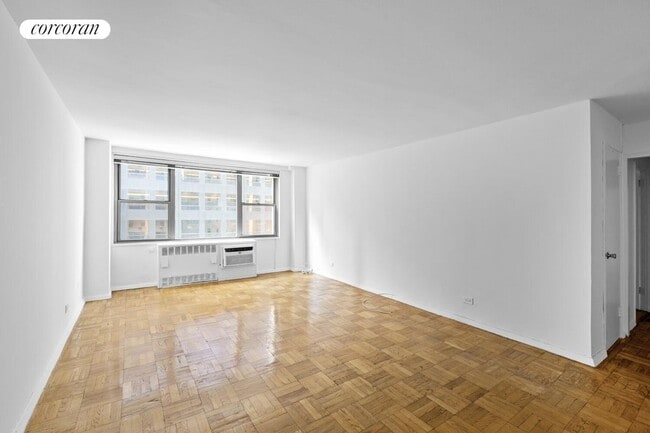 Building Photo - 209 E 56th St