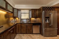 Building Photo - 2025 Lavers Cir