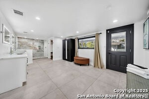 Building Photo - 767 E Myrtle St