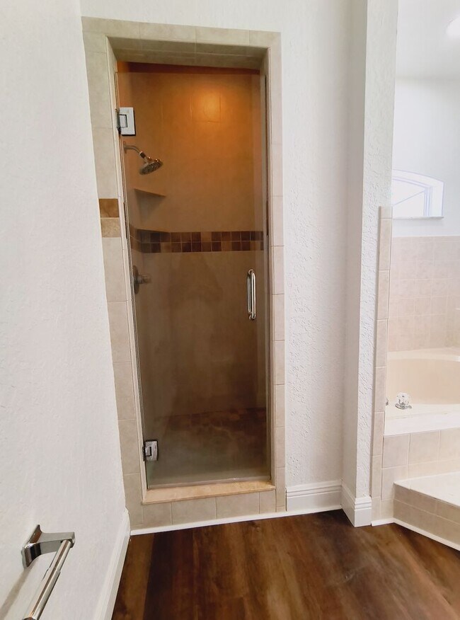 Building Photo - Beautiful 3 Bedroom 2 Bathroom Bungalow in...