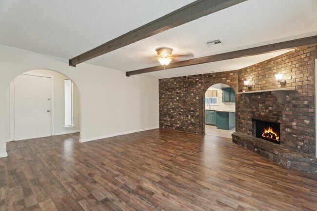 Building Photo - 2904 E Fort Worth St