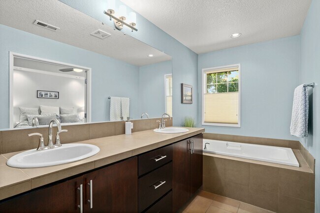 Building Photo - 28749 SW Costa Cir E