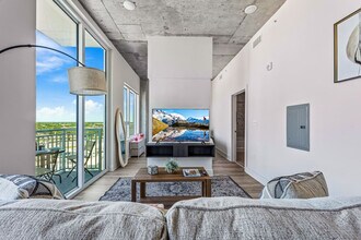 Building Photo - 617 N 12th St