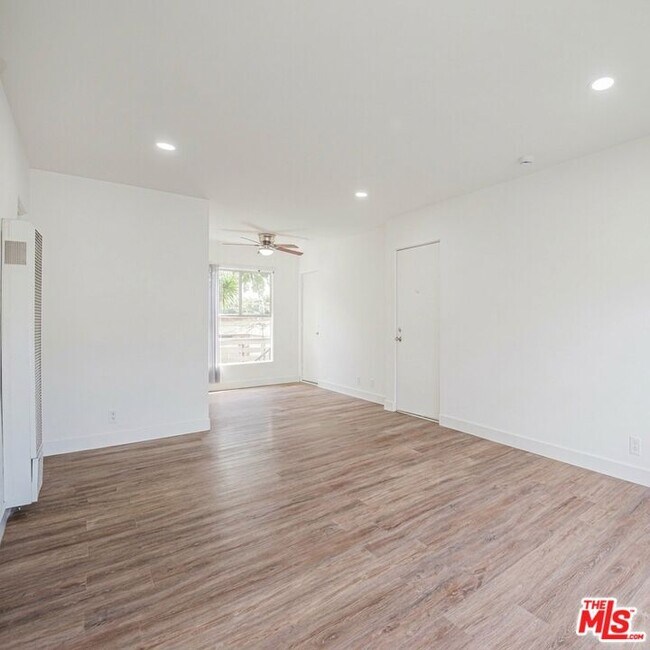 Building Photo - 3370 W 83rd St