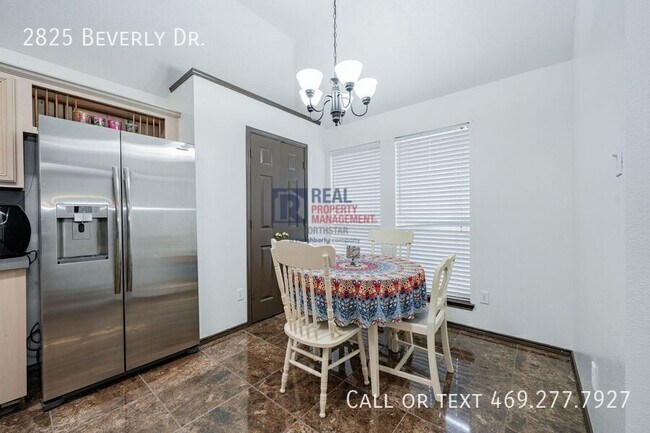 Building Photo - 2825 Beverly Dr