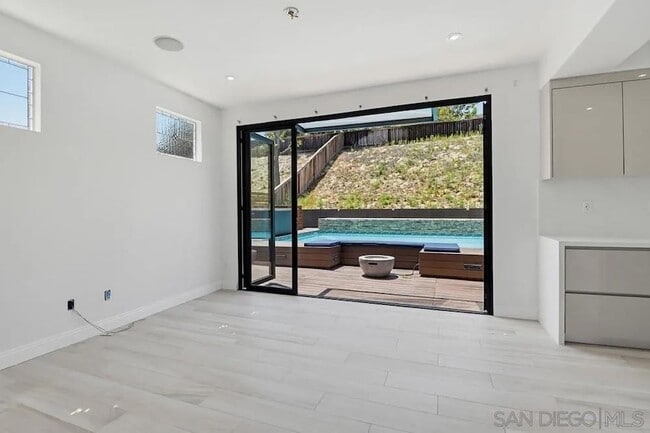 Building Photo - 561 Bayona Loop