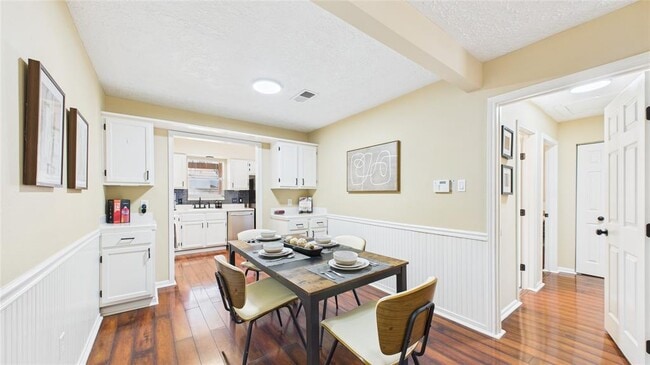 Building Photo - 1658 Du Barry Ln