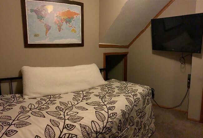 Building Photo - Uptown Duplex for Rent – Heart of The Wedge, Minneapolis