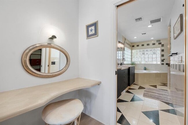 Building Photo - 2484 SE 12th St