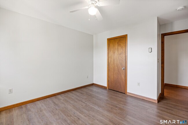 Building Photo - 180 N Cherry St