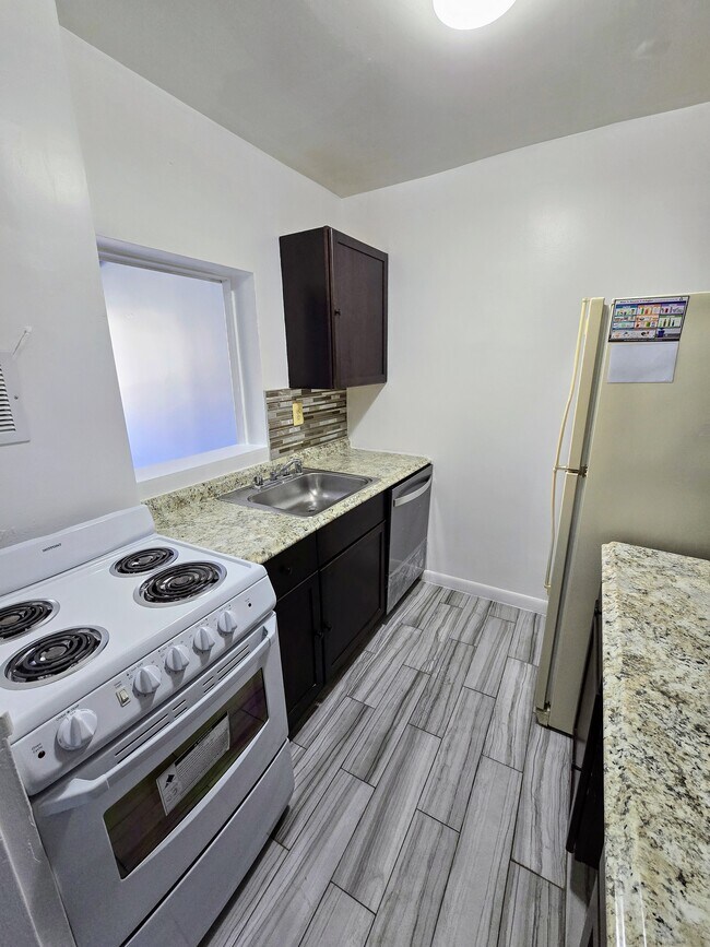 Kitchen - 1021 Arlington Blvd