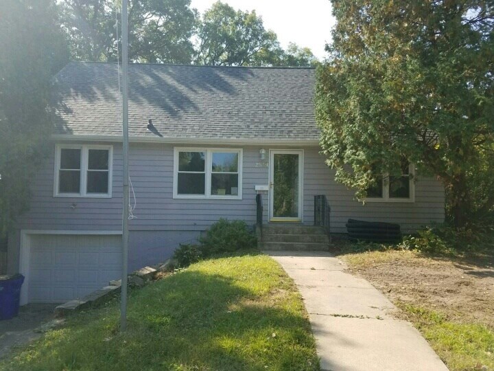 Front view - 2539 Vernon Ct SE