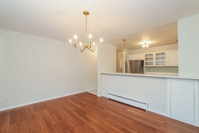 Building Photo - 2 Bedroom Condo in Highly Desirable Richmond Marina Bay!