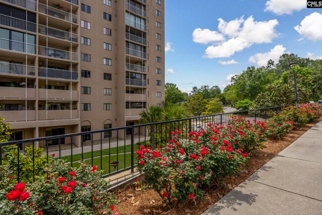 Building Photo - 1825 St Julian Pl