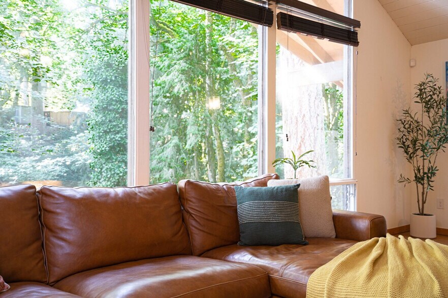 Building Photo - 16441 SE 42nd Pl