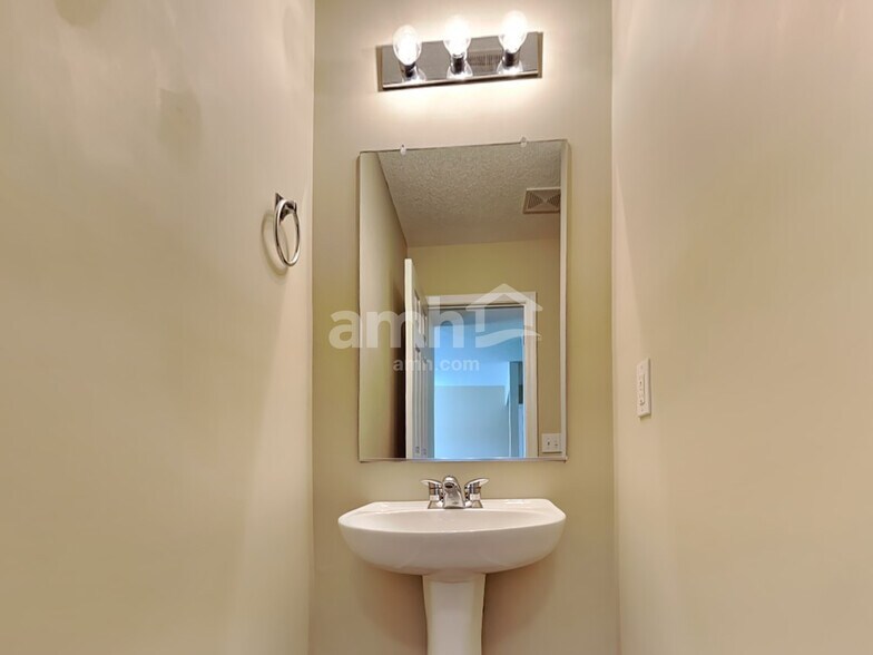 Building Photo - 193 Wildberry Ln