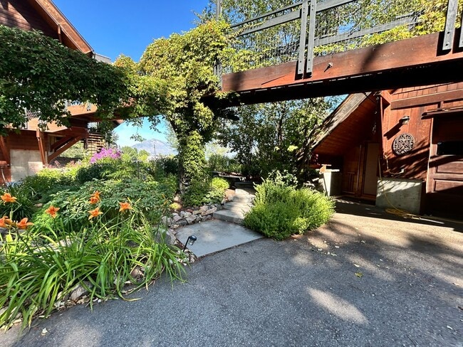 Building Photo - Gorgeous A frame loft home in the country