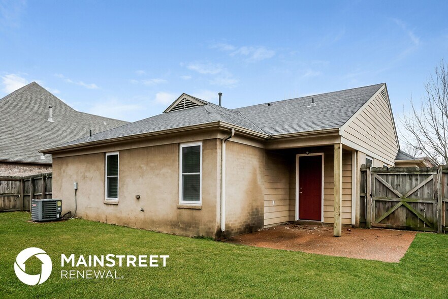 Building Photo - 10426 Redmond Cir N