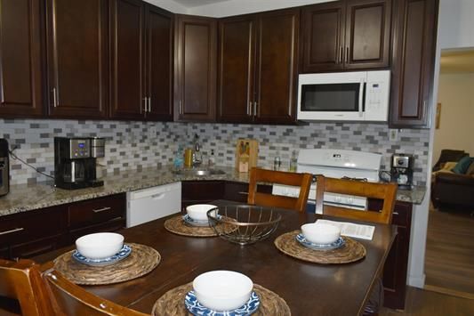 Building Photo - 728 Broadway