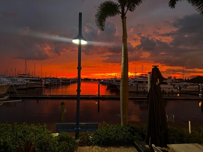 Building Photo - 2937 SE Cates Cir