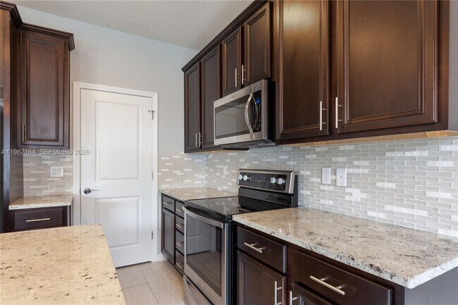 Building Photo - 1101 Banyan Dr