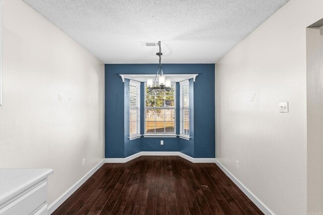 Building Photo - 10 Meadow Ridge Loop