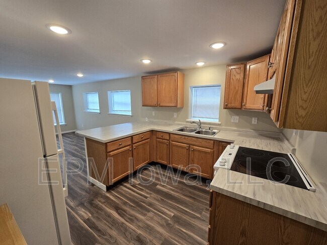 Building Photo - 308 1/2 12th Avenue