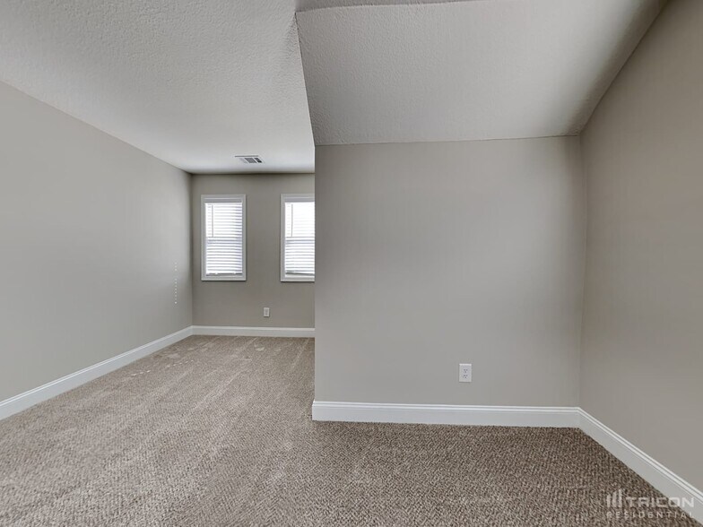Building Photo - 210 Livingston Ct