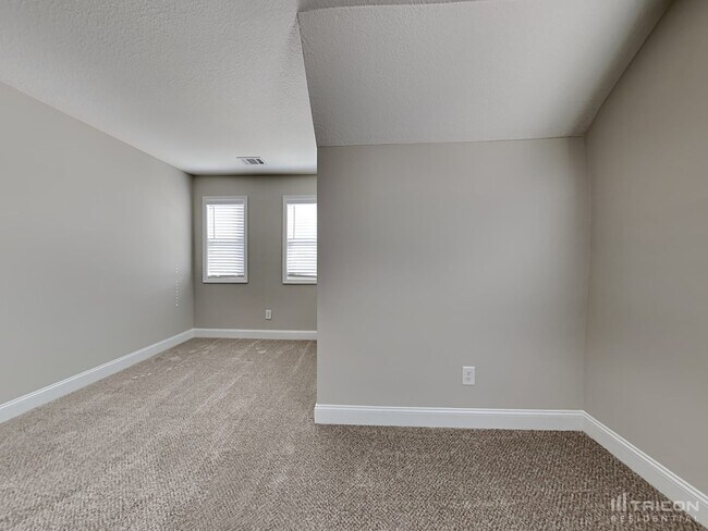 Building Photo - 210 Livingston Ct